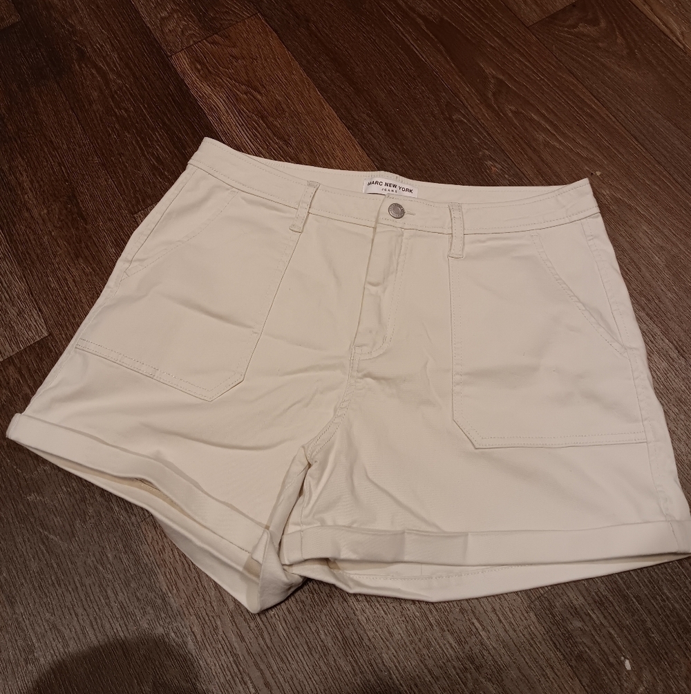 Marc New York Women's High Waist Cream Shorts